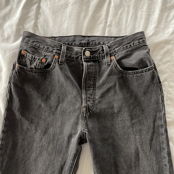 ✴️ Levi’s 501 distressed black jeans ✴️ Size 29 x 29 length with frayed edge. - Picture 3 of 5